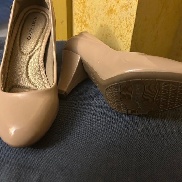 Andiamo pumps Beige patent leather low block  heel ex condition sz  7.5 - Picture 4 of 6